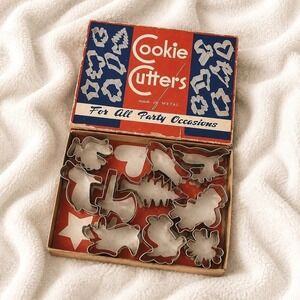 VTG Metal Cookie Cutters Original Box 10 Pc Tin Baking Set‎ Retro Kitchen Decor